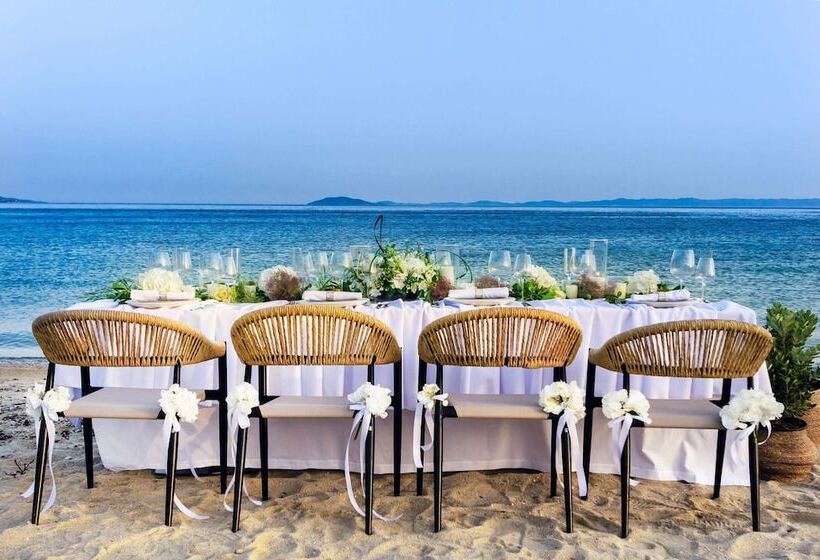 Ammoa Luxury Hotel & Spa Resort