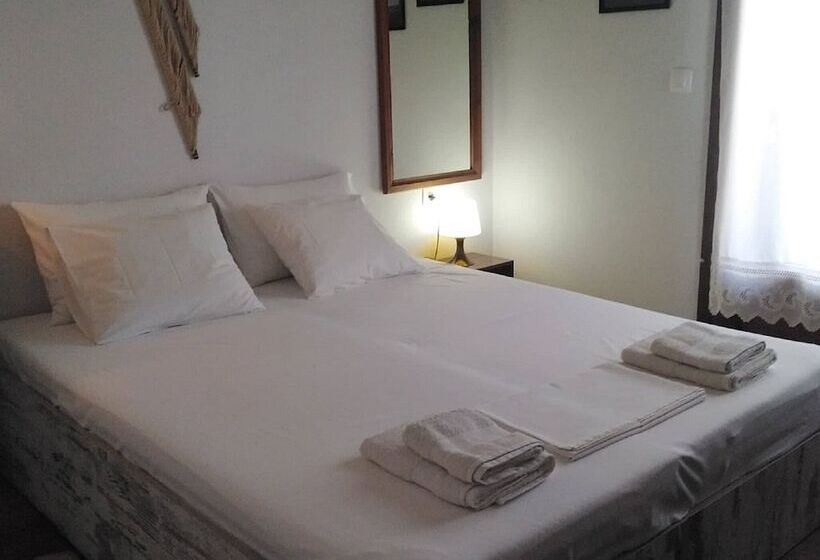 Beautiful Petrino 1880