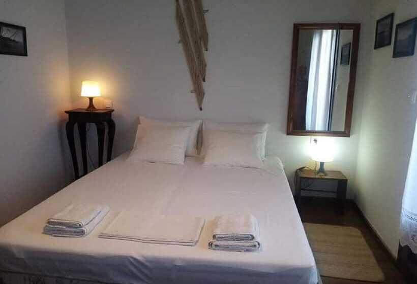 Beautiful Petrino 1880