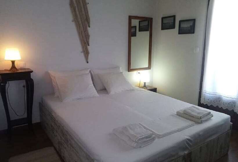 Beautiful Petrino 1880