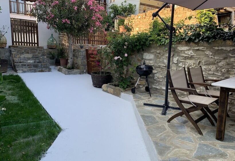 Beautiful Petrino 1880