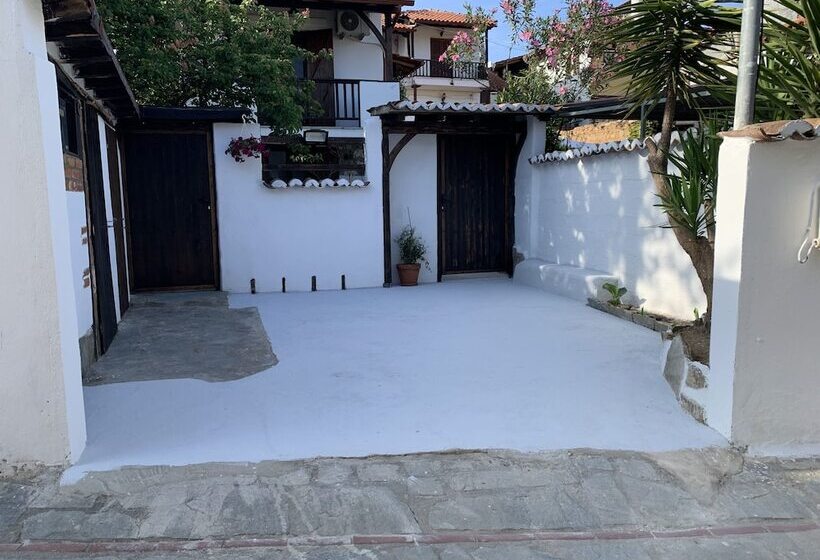 Beautiful Petrino 1880