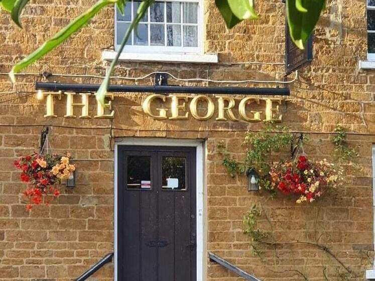تختخواب و صبحانه The George At Ashley