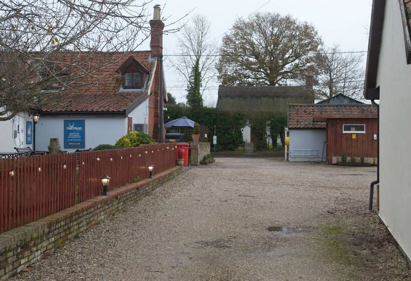 Bed and Breakfast The Half Moon Inn