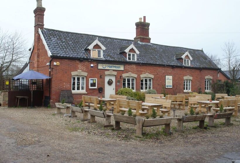 Bed and Breakfast The Half Moon Inn