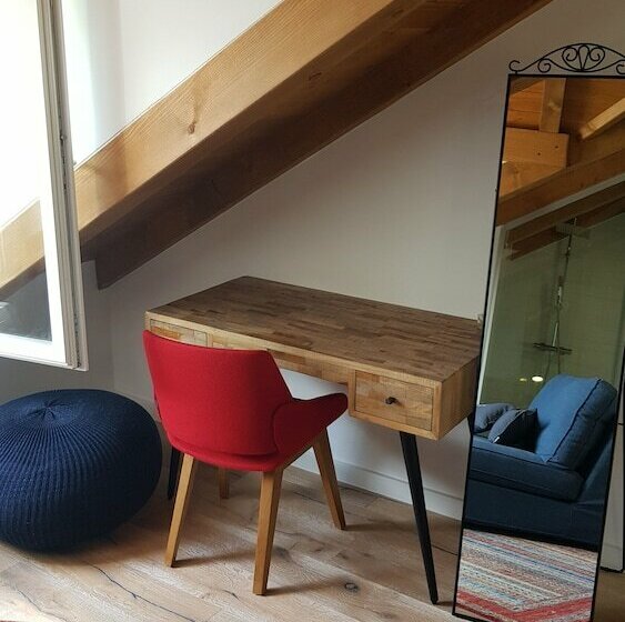 住宿加早餐  Vrnik Arts Club