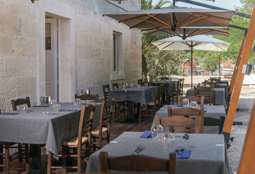 住宿加早餐  Vrnik Arts Club