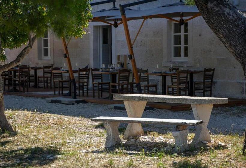 住宿加早餐  Vrnik Arts Club