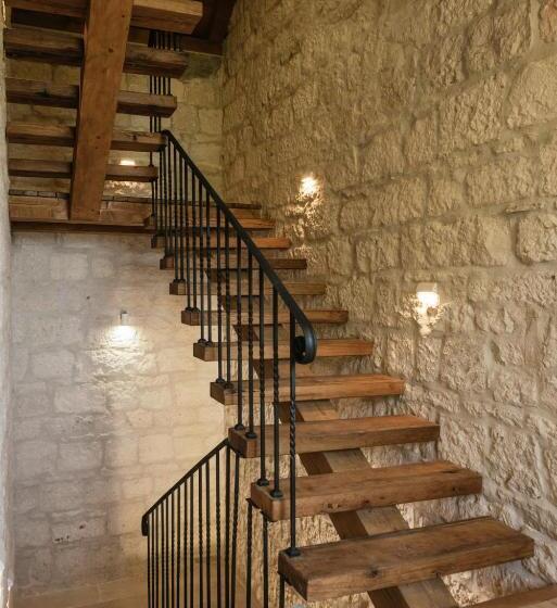 住宿加早餐  Vrnik Arts Club