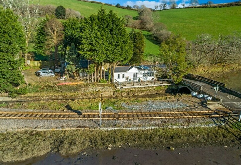 Charming 2bed Cottage In Tranquil Riversetting