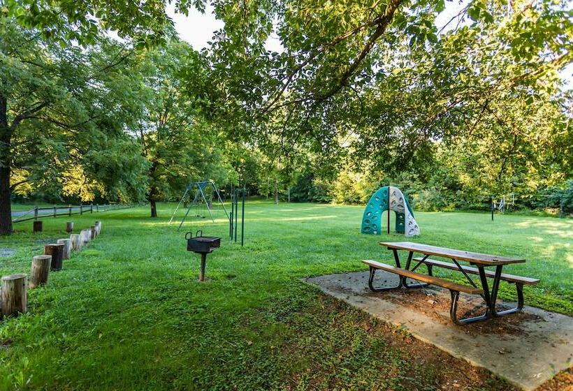 Cottage W 2 Private Lakes River Access Fire Pit