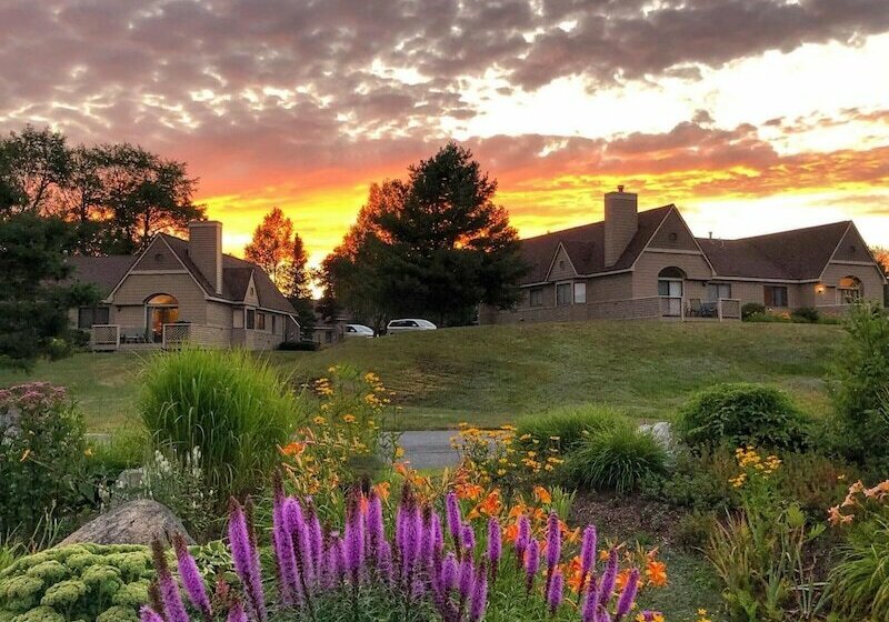 F3 Fairway Village Condo With Great Mountain Views 8 Minute Walk From Omni Mount Washington