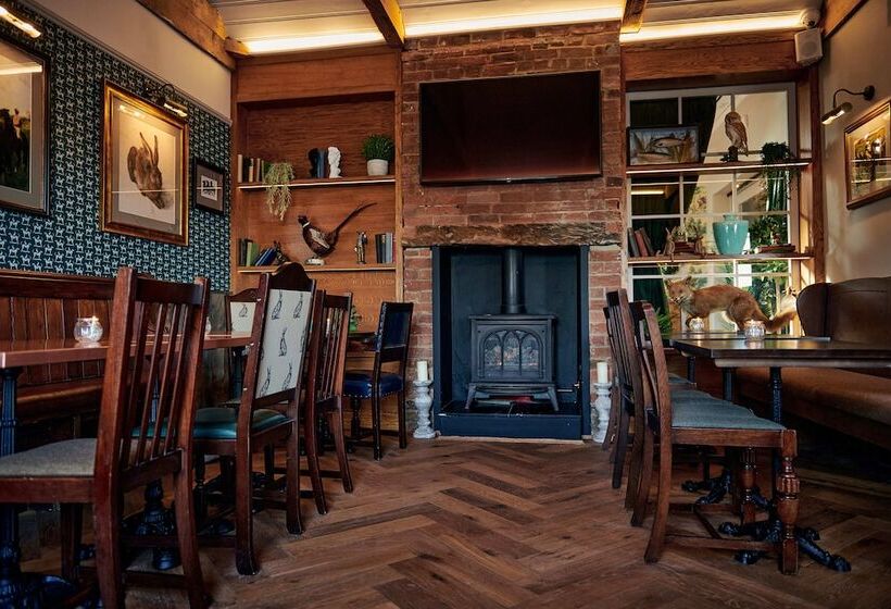 פונדק Hare & Hounds Newbury