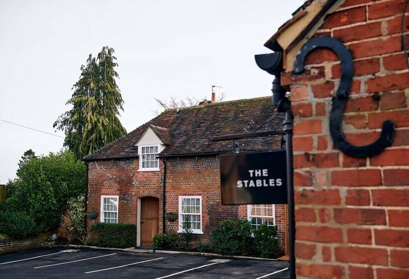 פונדק Hare & Hounds Newbury