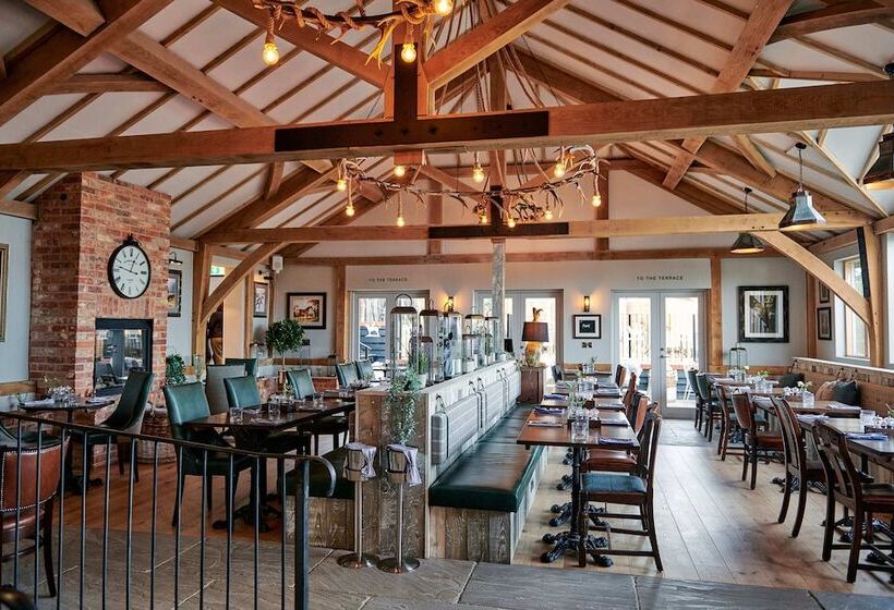 פונדק Hare & Hounds Newbury