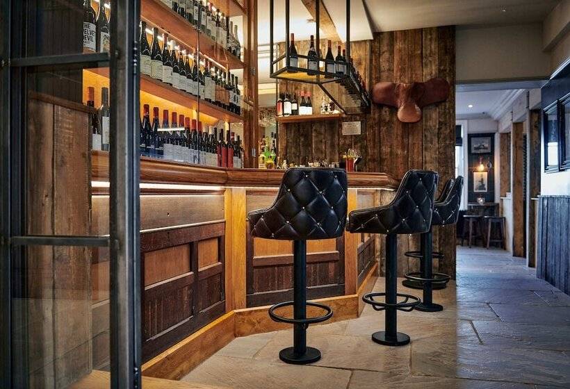 פונדק Hare & Hounds Newbury