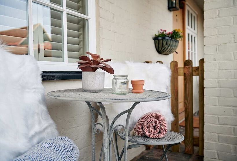 פונדק Hare & Hounds Newbury