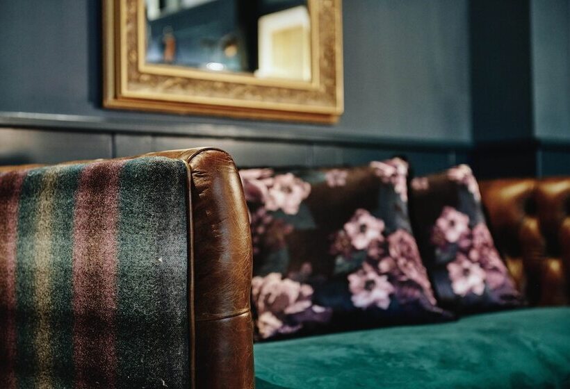 פונדק Hare & Hounds Newbury