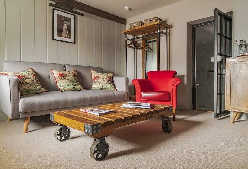 פונדק Hare & Hounds Newbury