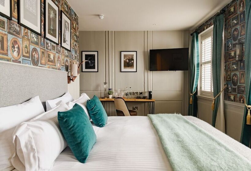 פונדק Hare & Hounds Newbury