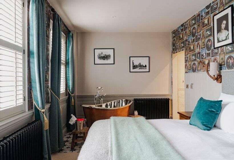 פונדק Hare & Hounds Newbury