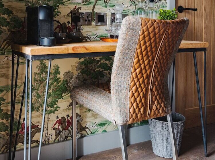 פונדק Hare & Hounds Newbury