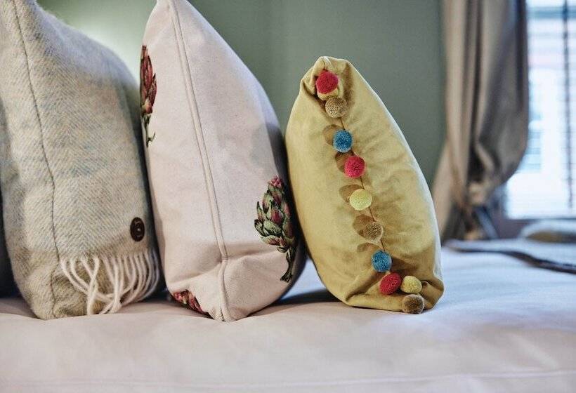 פונדק Hare & Hounds Newbury