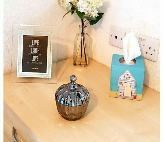 هتل Brambles Holiday Lodges