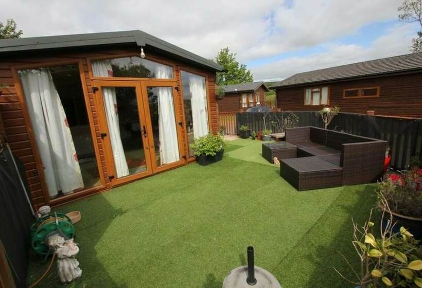 هتل Brambles Holiday Lodges