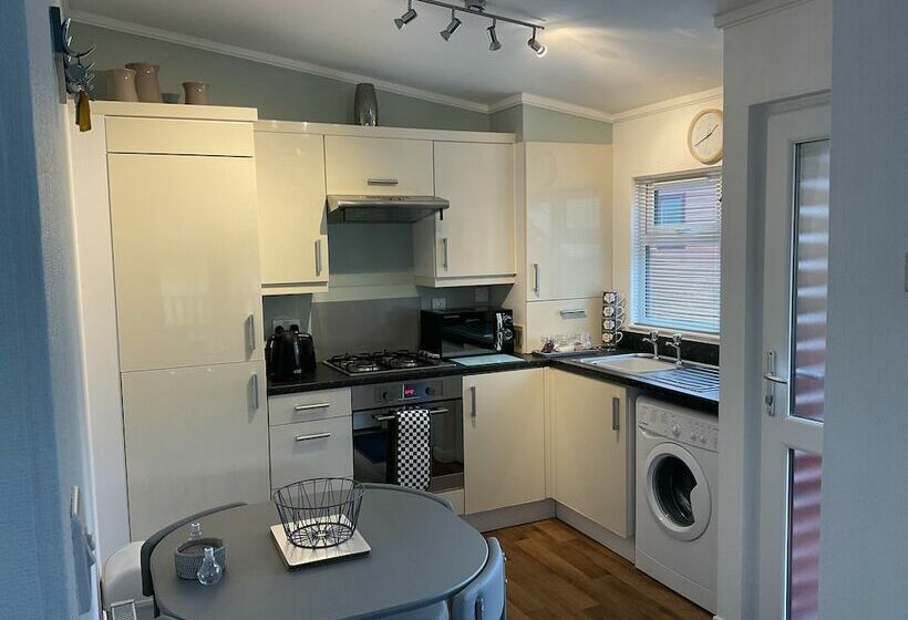 هتل Brambles Holiday Lodges