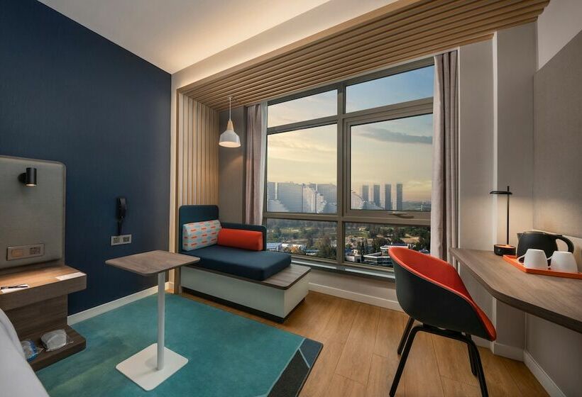 Отель Holiday Inn Express Beihai Silver Beach, An Ihg