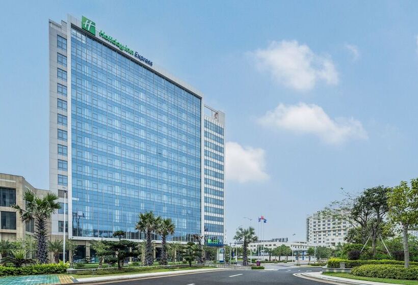 Отель Holiday Inn Express Beihai Silver Beach, An Ihg