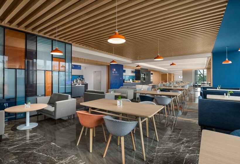 Отель Holiday Inn Express Beihai Silver Beach, An Ihg