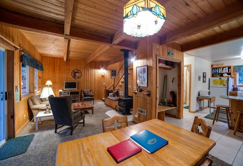 32mbr   Bbq   Pets Ok   Wood Stove   Sleeps 7