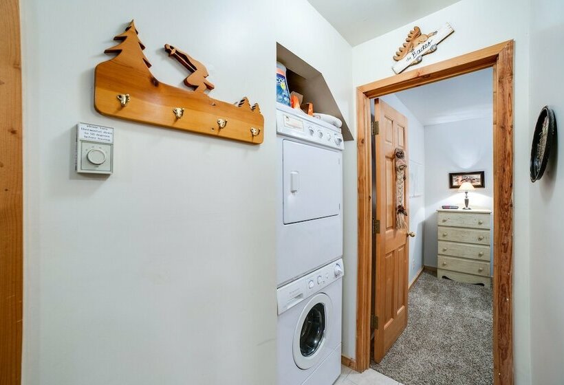 32mbr   Bbq   Pets Ok   Wood Stove   Sleeps 7