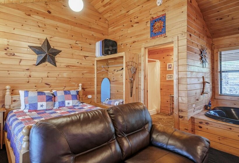 Star Struck Hot Tub Heart Shaped Jetted Jacuzzi Stone Gas Log Fireplace