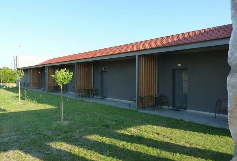 تختخواب و صبحانه Comfort Suites & Rooms