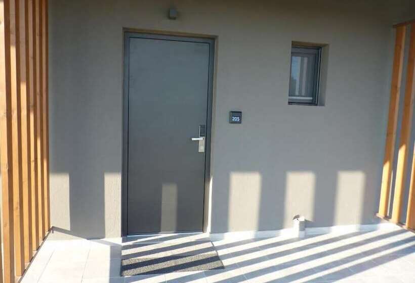 تختخواب و صبحانه Comfort Suites & Rooms