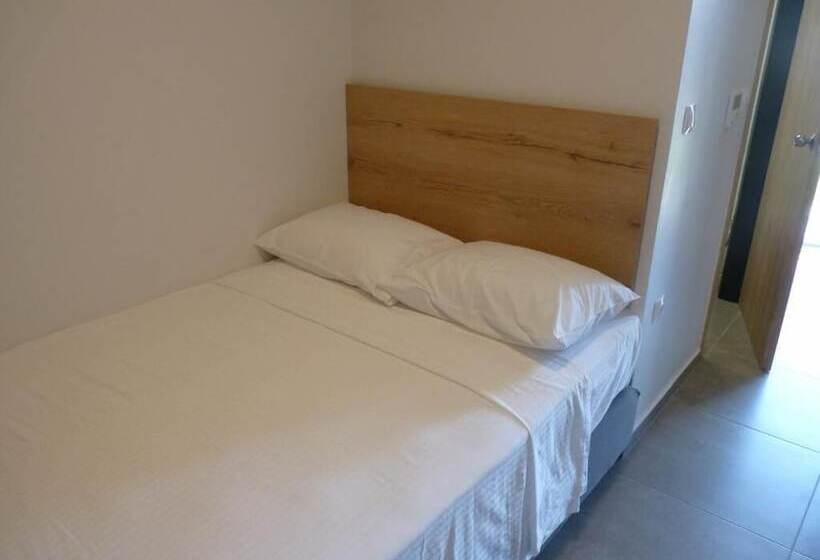 تختخواب و صبحانه Comfort Suites & Rooms