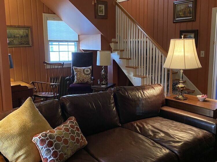 Bed and Breakfast Inn At 605