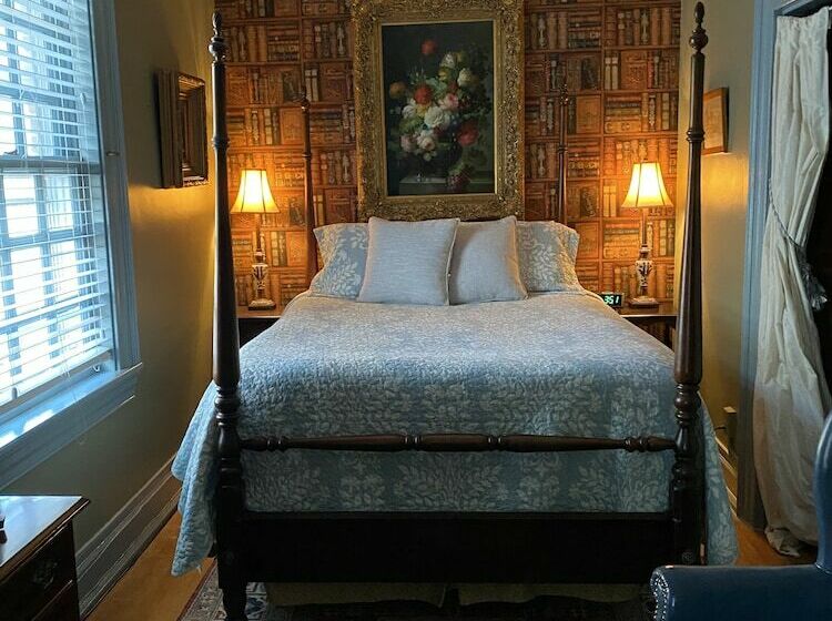 Bed and Breakfast Inn At 605