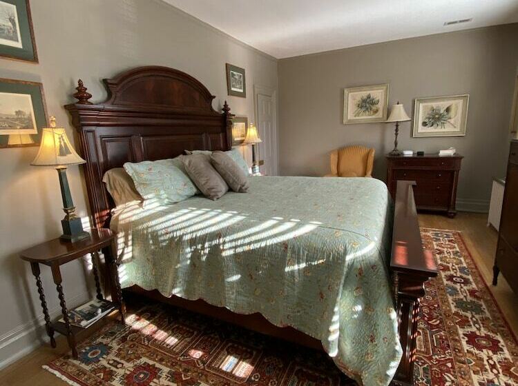 Bed and Breakfast Inn At 605