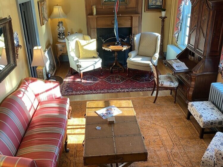 Bed and Breakfast Inn At 605