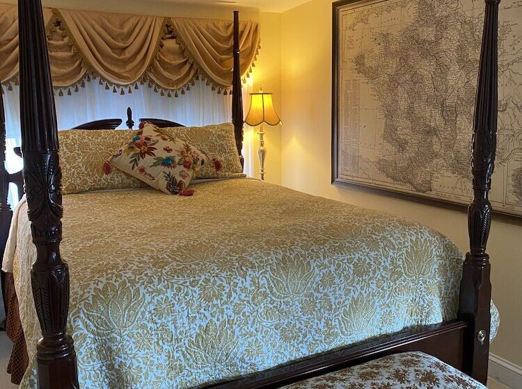 Bed and Breakfast Inn At 605