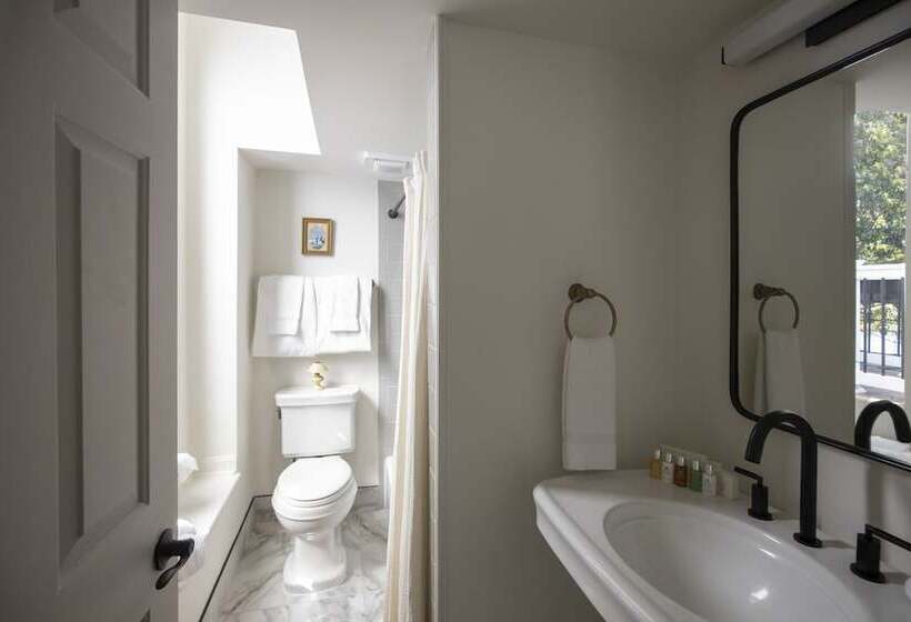 فندق فئة نجمة واحدة Blue Rock