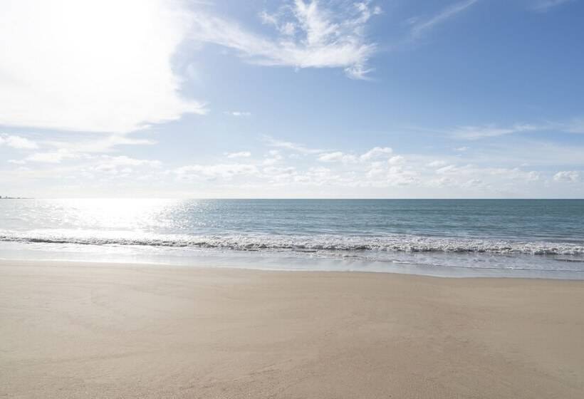 ホテル Avani+ Khao Lak Resort