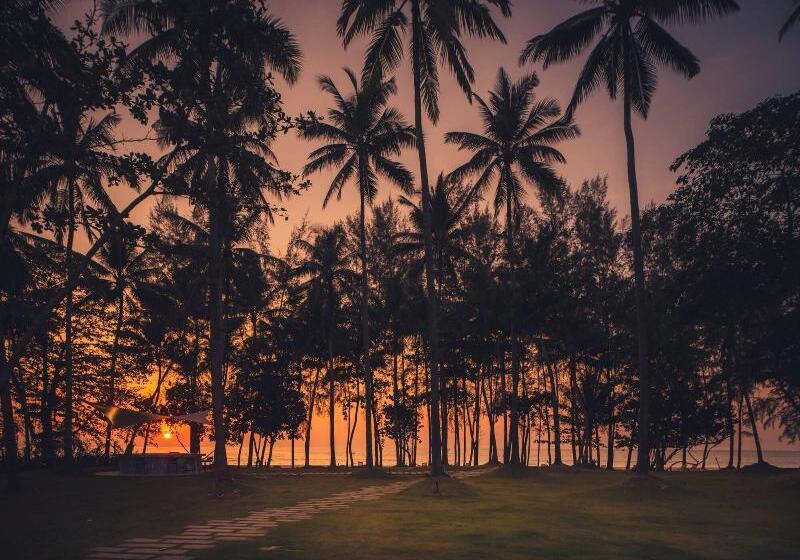 ホテル Avani+ Khao Lak Resort