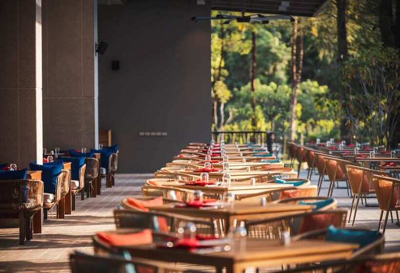 ホテル Avani+ Khao Lak Resort