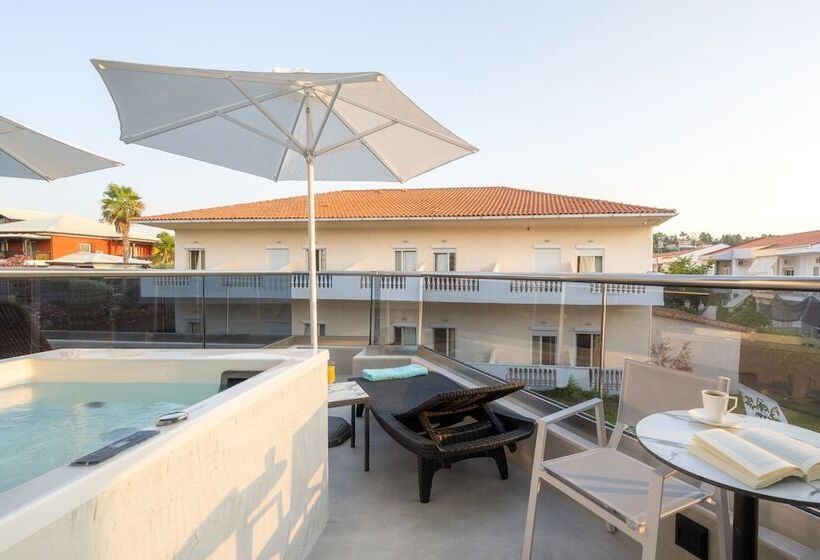 בית מלון כפרי Emily S Luxury Suites