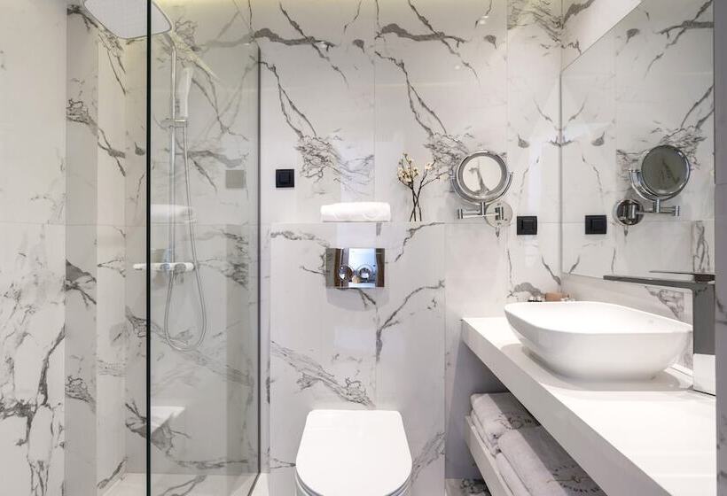 בית מלון כפרי Emily S Luxury Suites